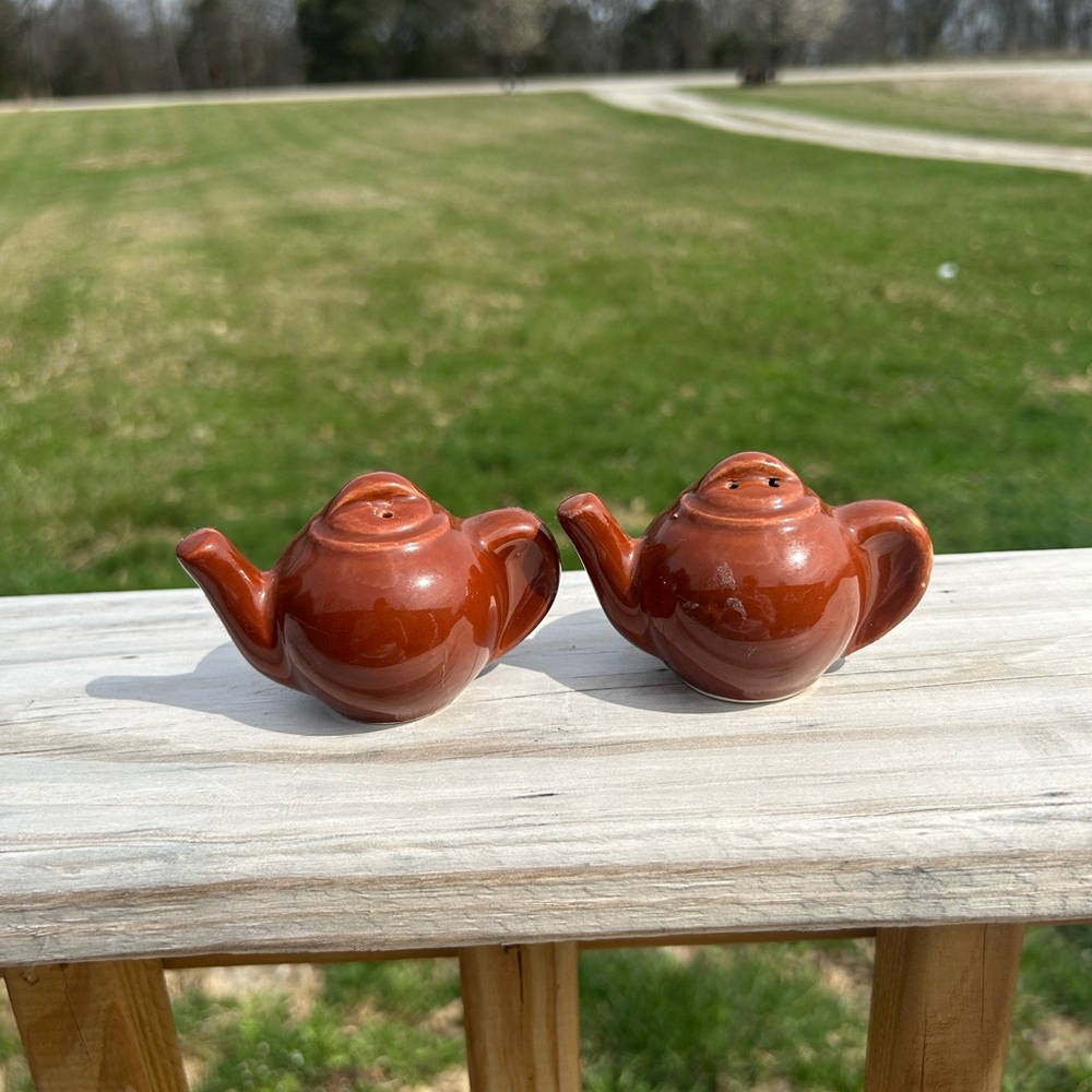 Vintage Brown Tea Pot‎ Style Salt And Pepper Shakers